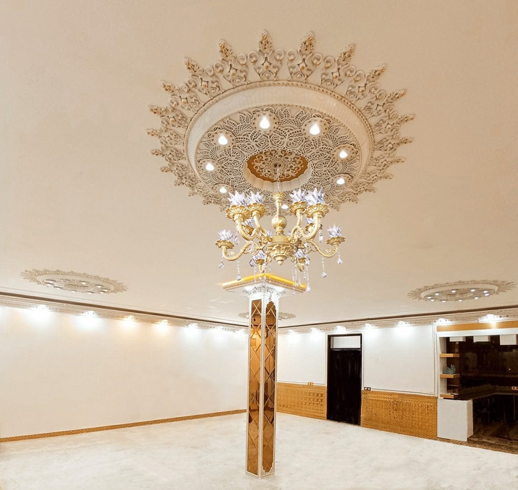 قیمت گل سقفی زیرلوستری دورلوستری پیش ساخته تزیین سقف دایره مدل ترنج 106 سانتی پی وی سی سپاهان سقف سفید طلایی