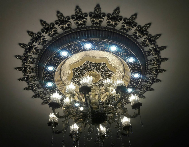 خرید قیمت قیمت گل سقفی دور لوستری زیر لوستری دایره هالوژن دار پی وی سی قابل شستشو سپاهان سقف سبک طلایی مشکی