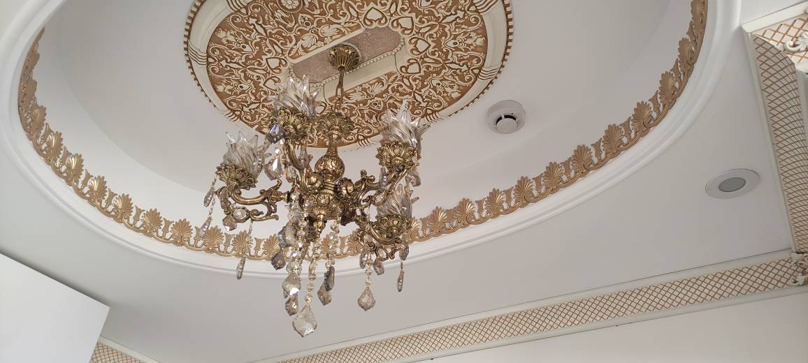 قیمت گل سقفی دورلوستری زیرلوستری تزیین سقف مستطیل دینا پی وی سی سپاهان سقف