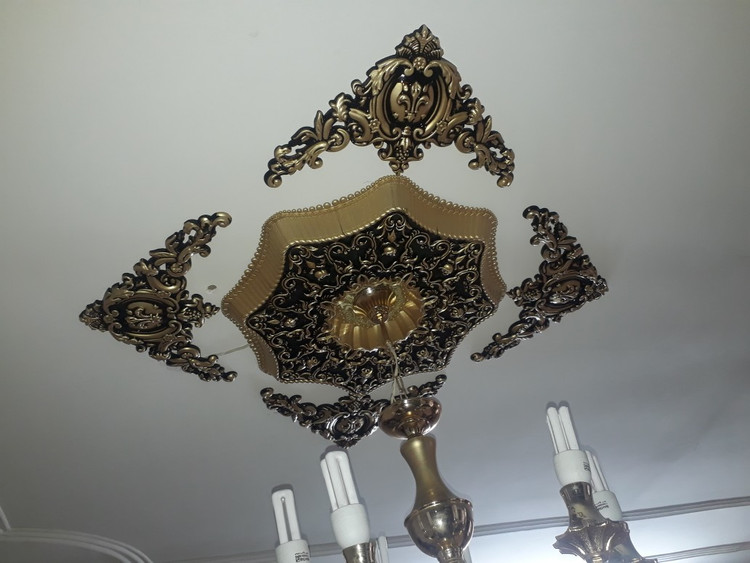 نحوه نصب گل سقفی دورلوستری زیرلوستری تزیین سقف مدل هشت ضلعی پی وی سی سپاهان سقف