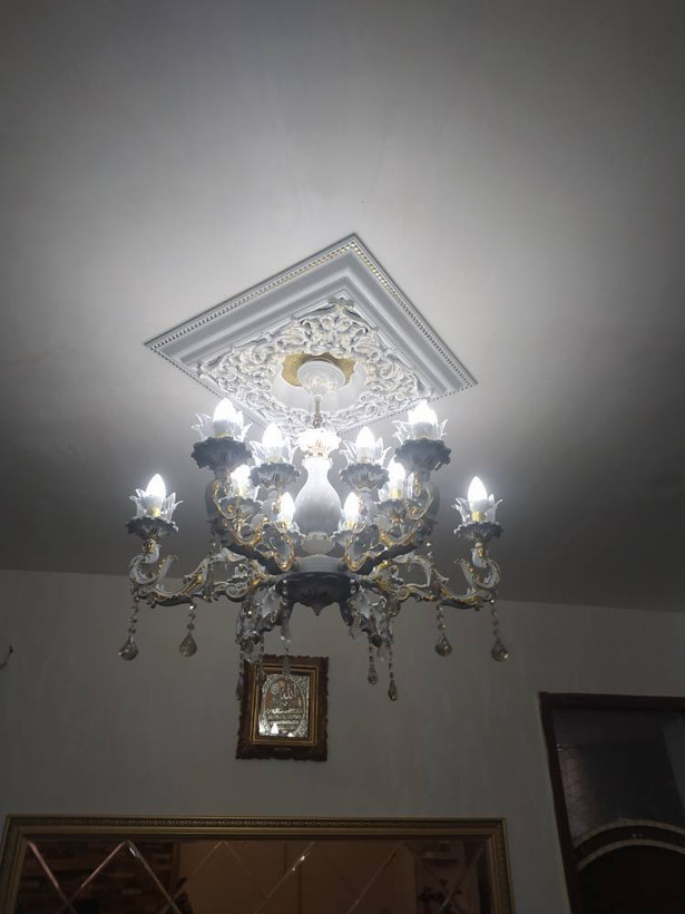 گل سقفی دور لوستری زیر لوستری پی وی سی مربع 60 * 60 سانتی سپاهان سقف مدل تارا کد (374)