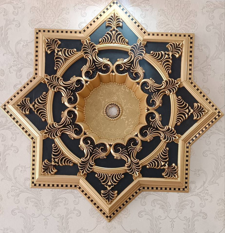 قیمت گل سقفی زیر لوستری پیش ساخته تزیین سقف مربع 95 سانتی ستاره ایی تارا پی وی سی ضدآب طلایی مشکی