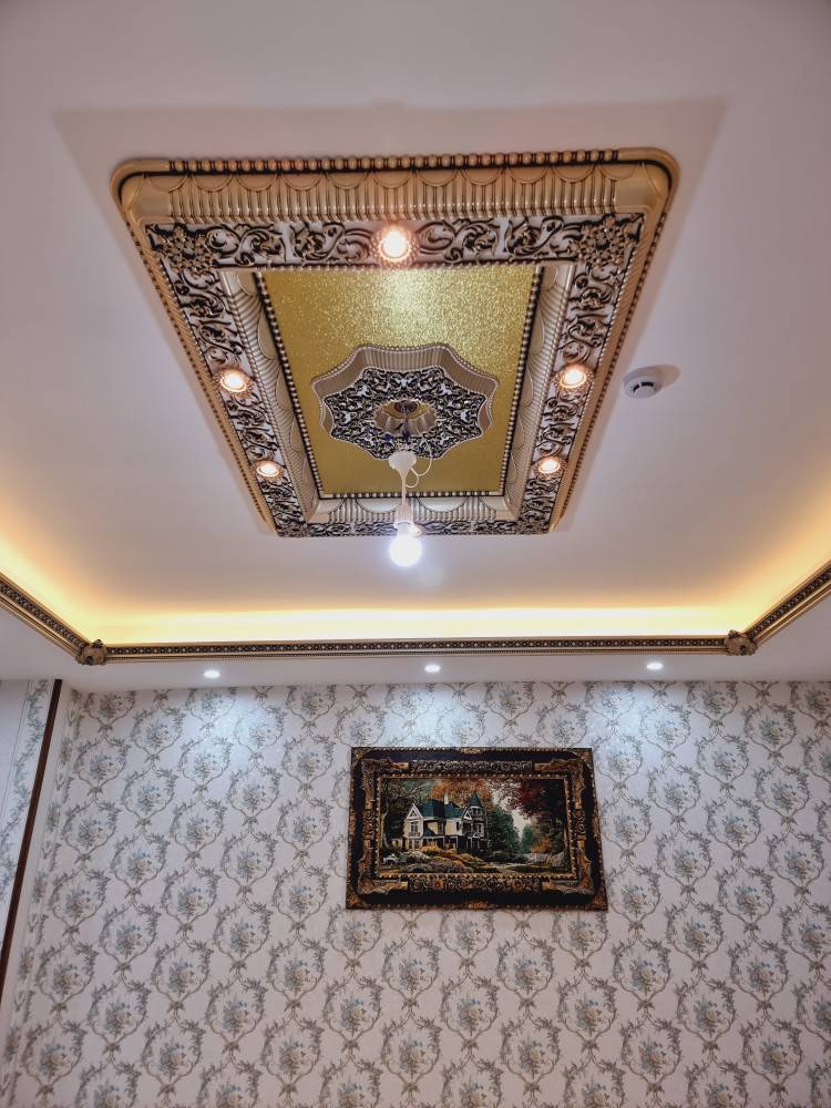 قیمت گل سقفی دورلوستری مستطیل هالوژن دار نورا پی وی سی 190 در 150 سانتی سپاهان سقف طلایی مشکی   جایگزین گچ و کناف
