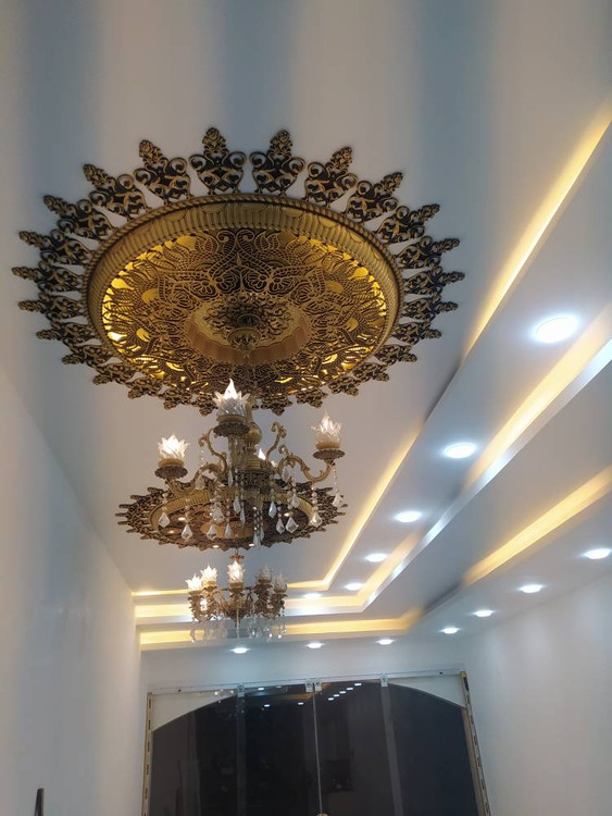 قیمت گل سقفی دور لوستری زیر لوستری دایره دایره ترنج 106 پی وی سی قابل شستشو سپاهان سقف سبک طلایی نصب آسان