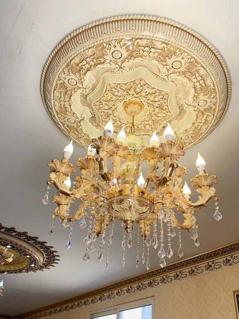 قیمت گل سقفی دور لوستری زیر لوستری پیش ساخته تزیین سقف دایره شمسه پی وی سی قابل شستشو سپاهان سقف  سفید طلایی