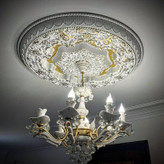 قیمت گل سقفی دور لوستری زیر لوستری پیش ساخته تزیین سقف دایره شمسه پی وی سی قابل شستشو سپاهان سقف سفید طلایی