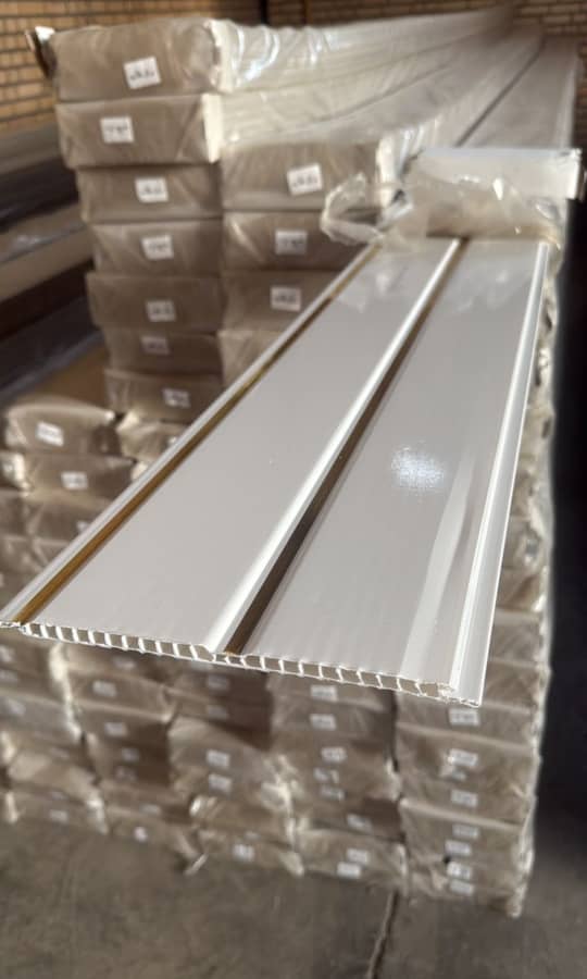 قیمت دیوارپوش پی وی سی  شیاردار طلاکوب 20 در 6 متر طرح بامبو