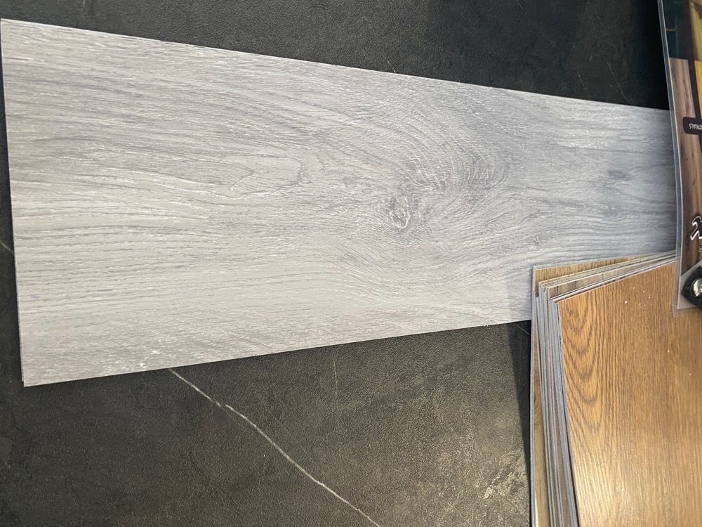 کفپوش پارکت pvc پی وی سی دولایه  90 * 15 سانتی ضخامت 2 میلیمتراقتصادی سپاهان سقف