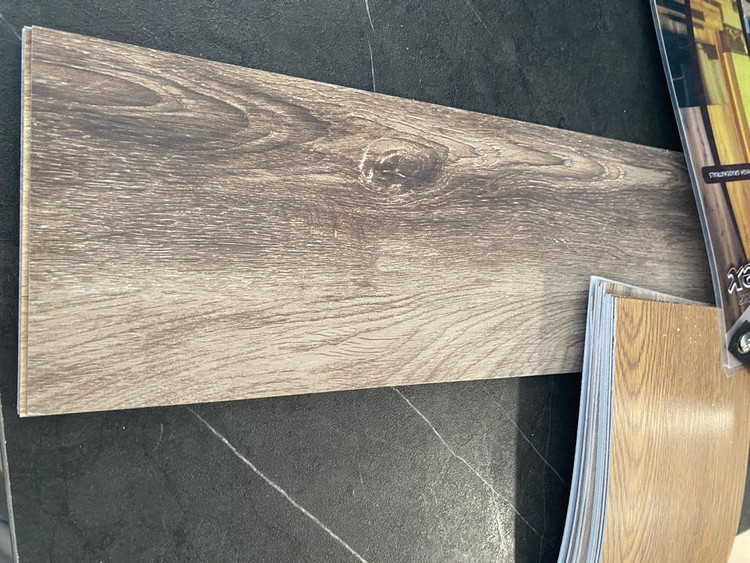 کفپوش پارکت pvc پی وی سی دولایه 90 * 15 سانتی ضخامت 2 میلیمتراقتصادی سپاهان سقف